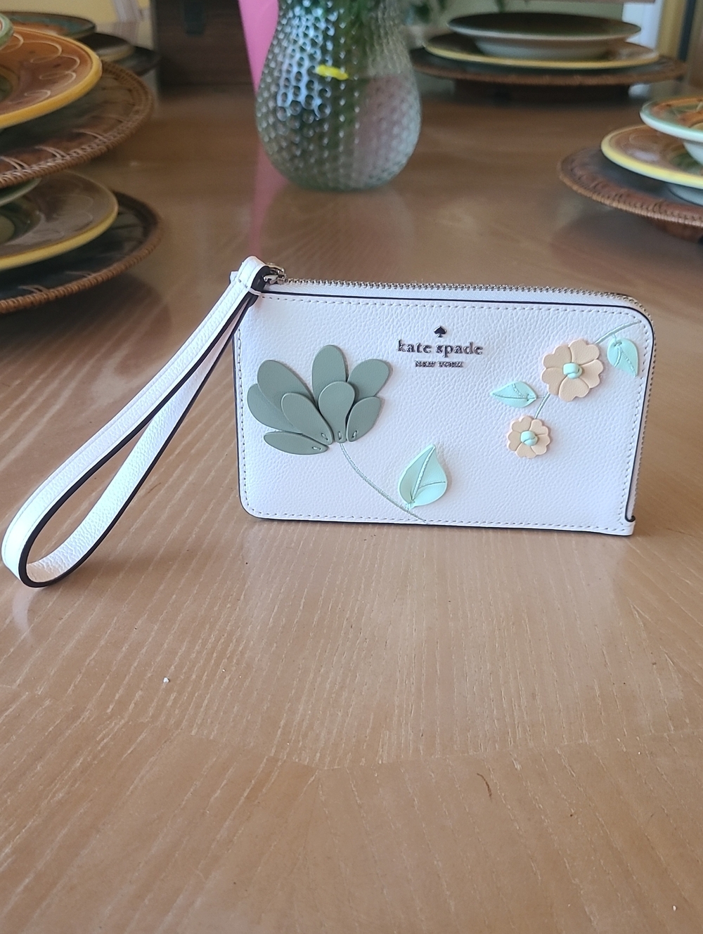kate spade White Floral Appliqué Wristlet